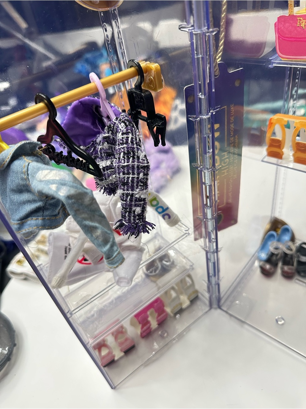 Rainbow High Wardrobe + clothes + accessories - Picture 5 of 7